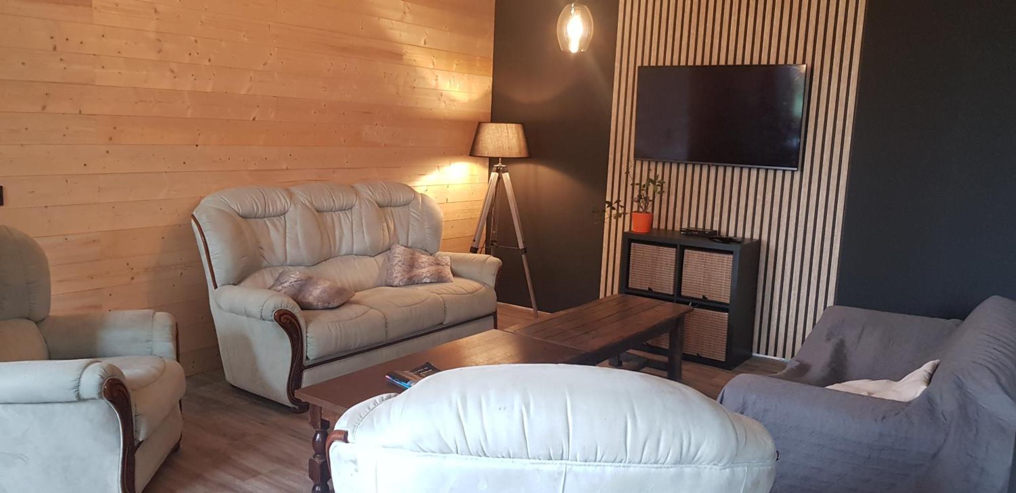 Charmant appartement familial en Rez de jardin en pleine nature Alleyrac Chambre photo